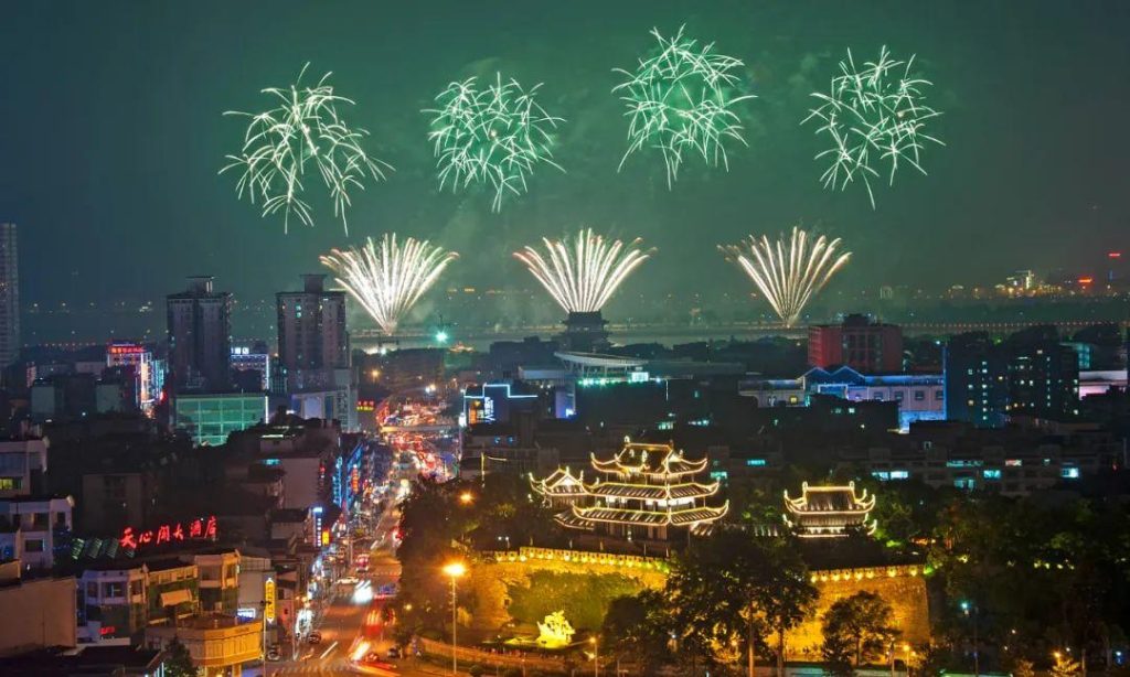 A city where fireworks light up the skies 365 days a year—what could be more romantic!