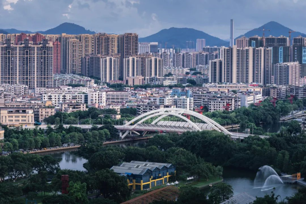 Guangzhou’s culinary paradise just 0.5 hours away, where even a full-on sprint can only get you about 70-80% of the way through the food offerings!